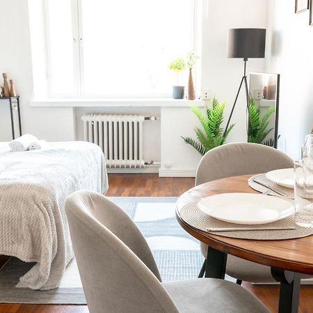 2Ndhomes Cozy Helsinki Center Studio With Park View Luaran gambar