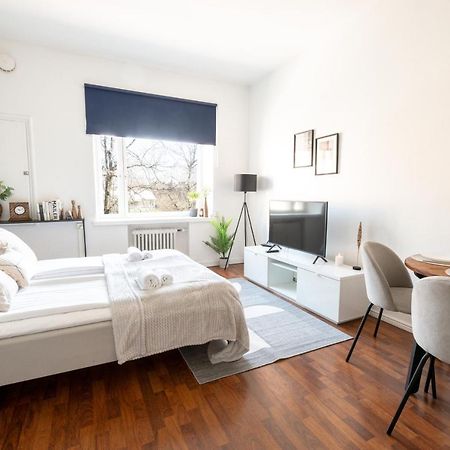 2Ndhomes Cozy Helsinki Center Studio With Park View Luaran gambar