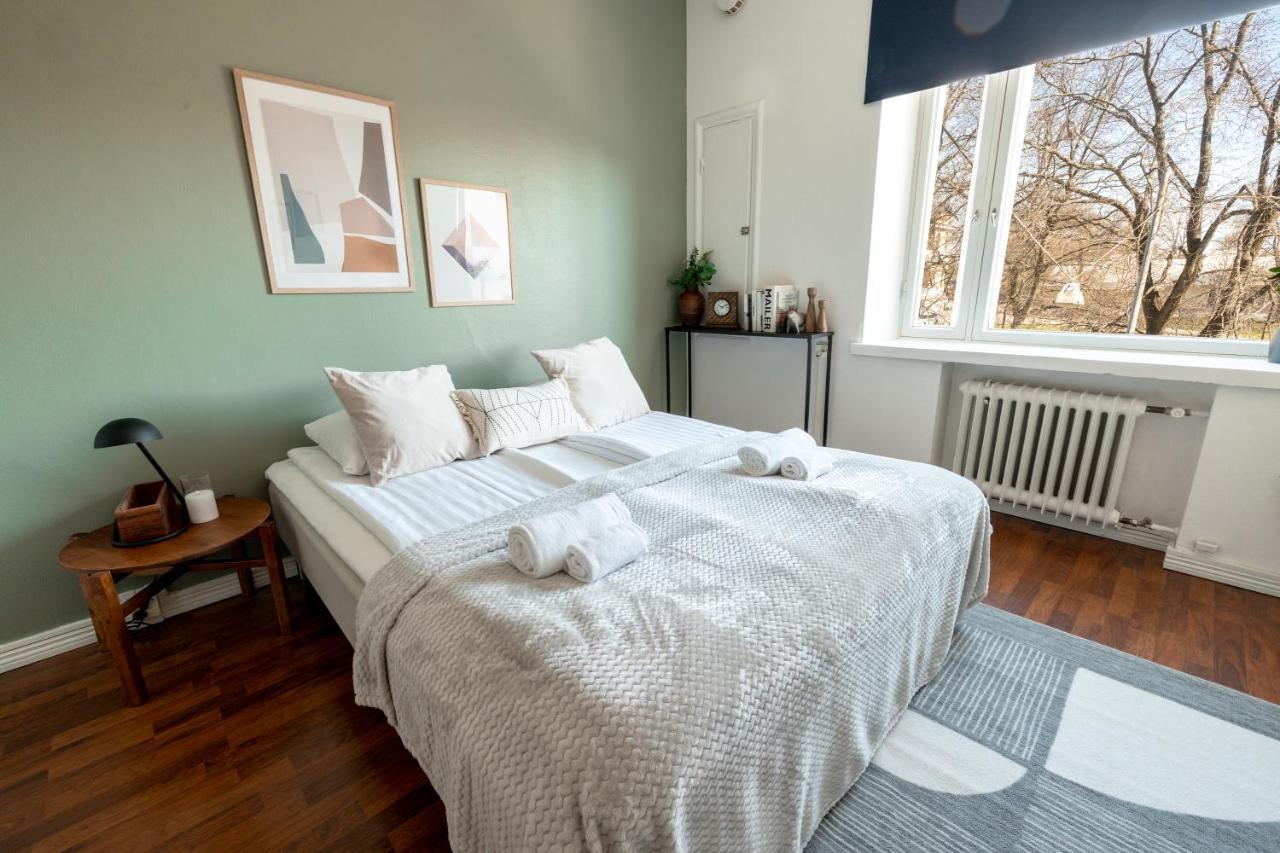 2Ndhomes Cozy Helsinki Center Studio With Park View Luaran gambar