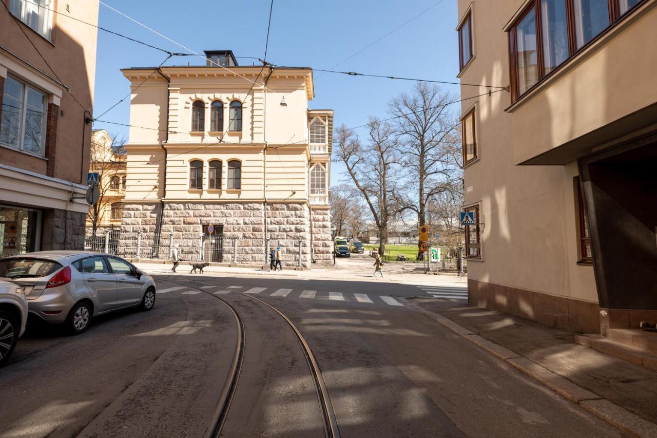 2Ndhomes Cozy Helsinki Center Studio With Park View Luaran gambar